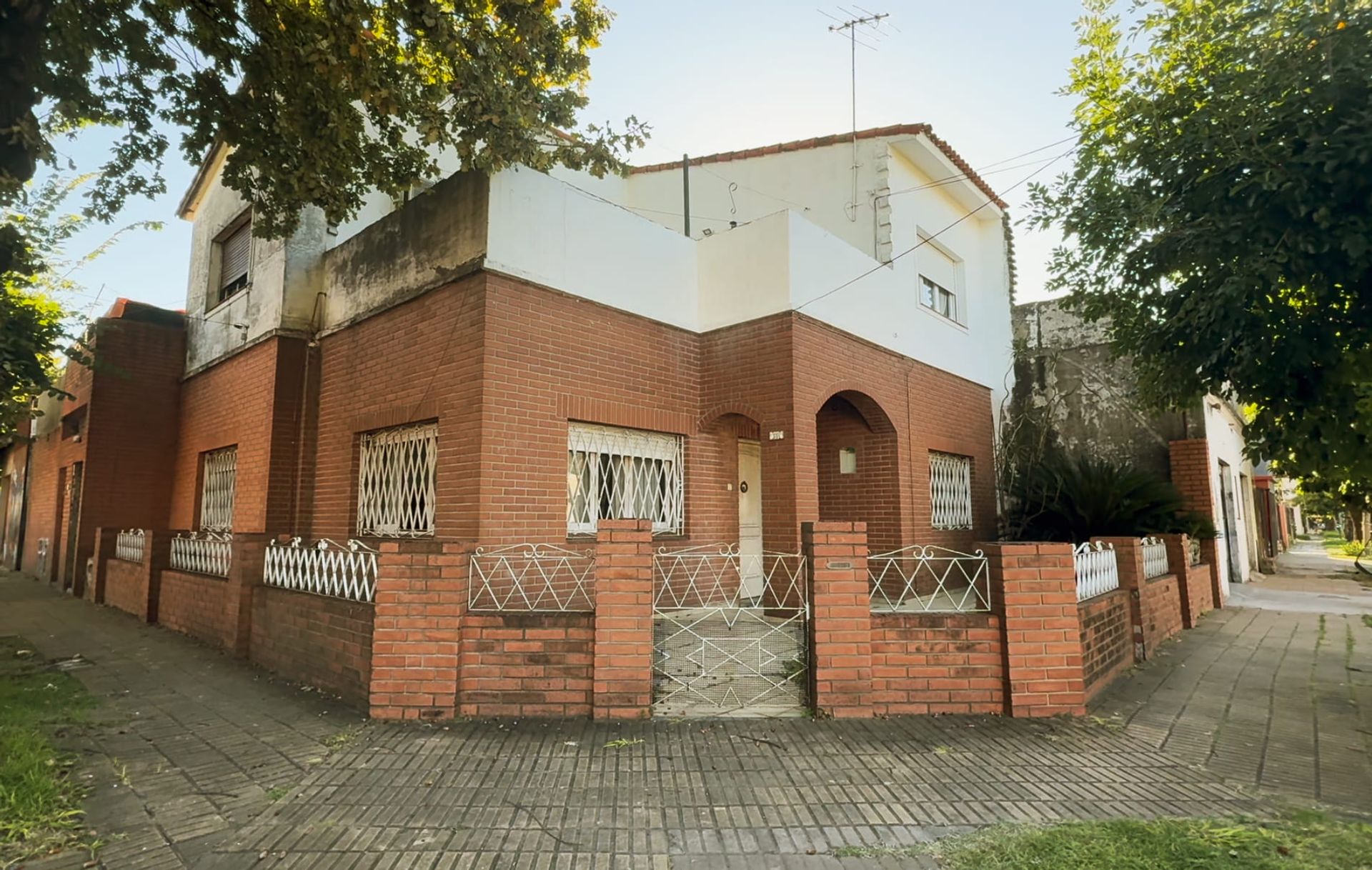 VENTA - Multifamiliar, 3 amb c/u - Villa Adelina