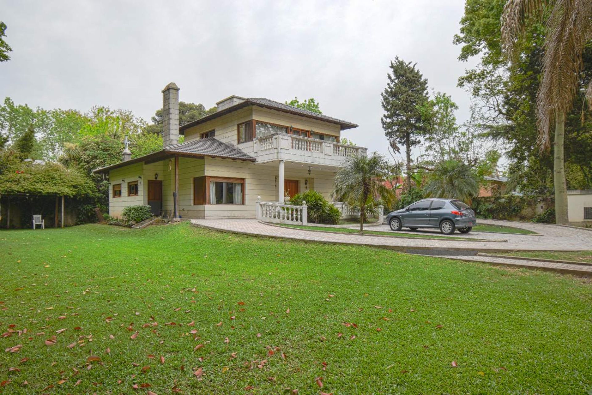 Venta Casa en 2 plantas en San Isidro gran terreno