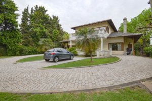 2-Story House for Sale in San Isidro, Large Lot