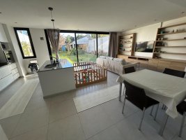 4-Room House for Sale in Villa Adelina with Garden