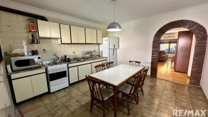 Apartment for sale in Olivos, 4 rooms with garage