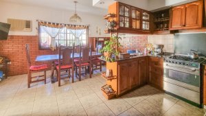 Venta Olivos Casa de 5 ambientes c/ Pileta Quincho
