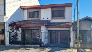 Venta Olivos Casa de 5 ambientes c/ Pileta Quincho