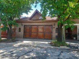 Casa/Venta Con Gran Jardin Vte. Lopez Cocheras