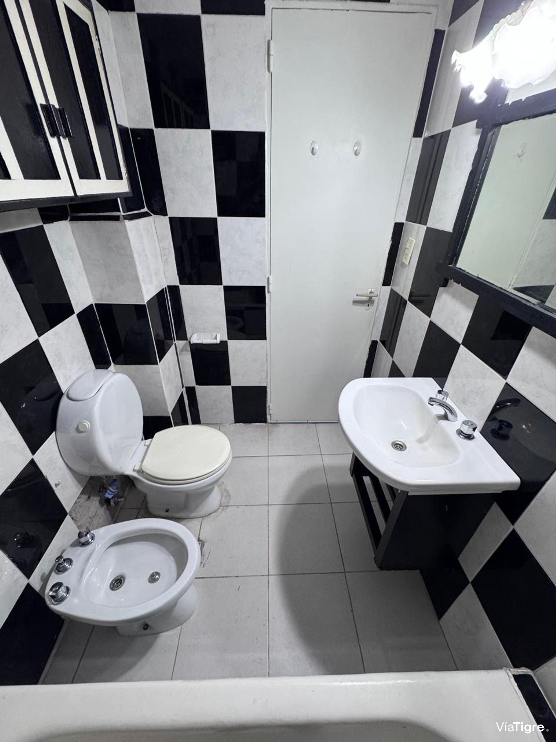 Venta Depto. 2 Amb.c/ Patio En "Olivos'