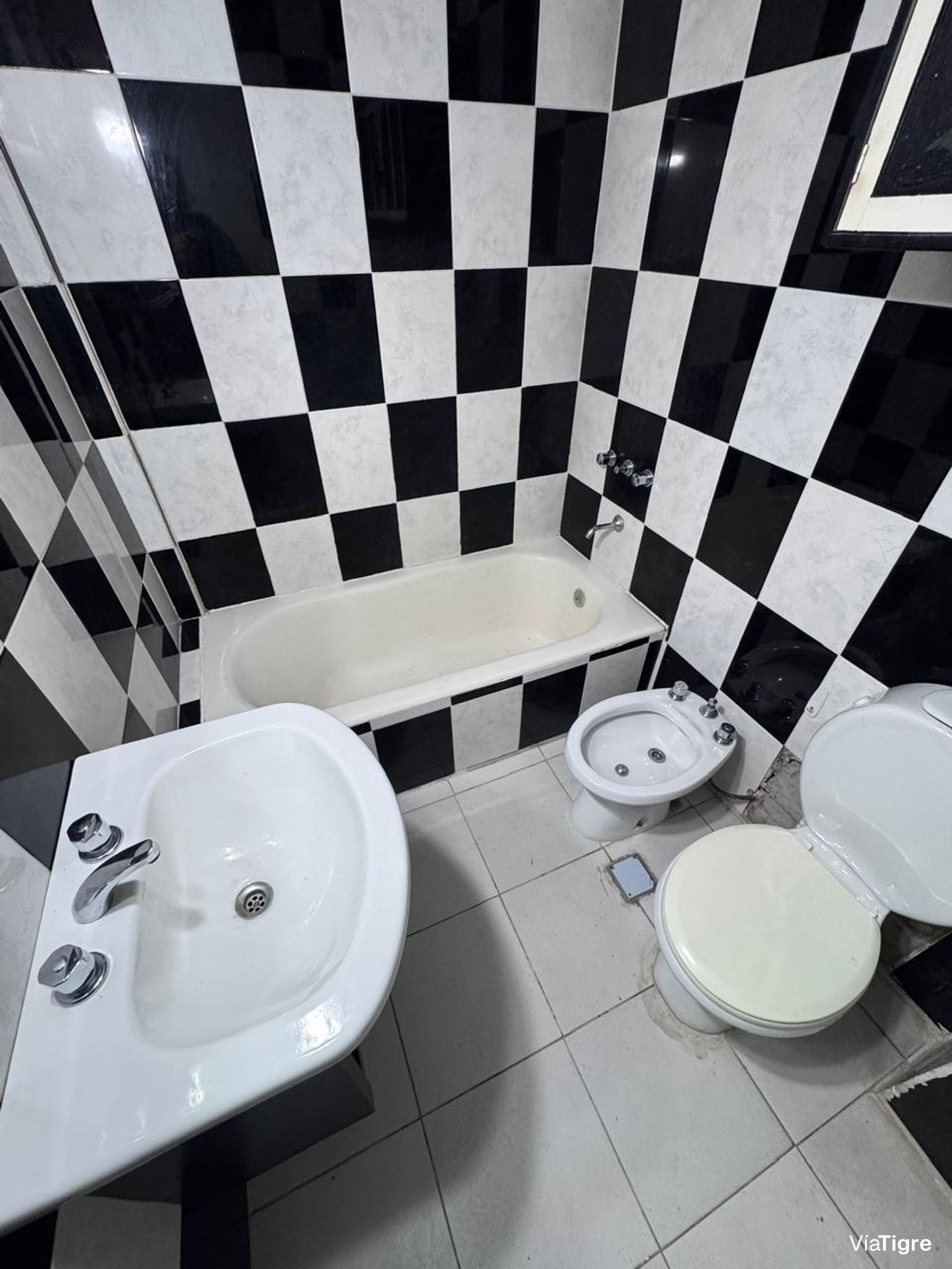 Venta Depto. 2 Amb.c/ Patio En "Olivos'