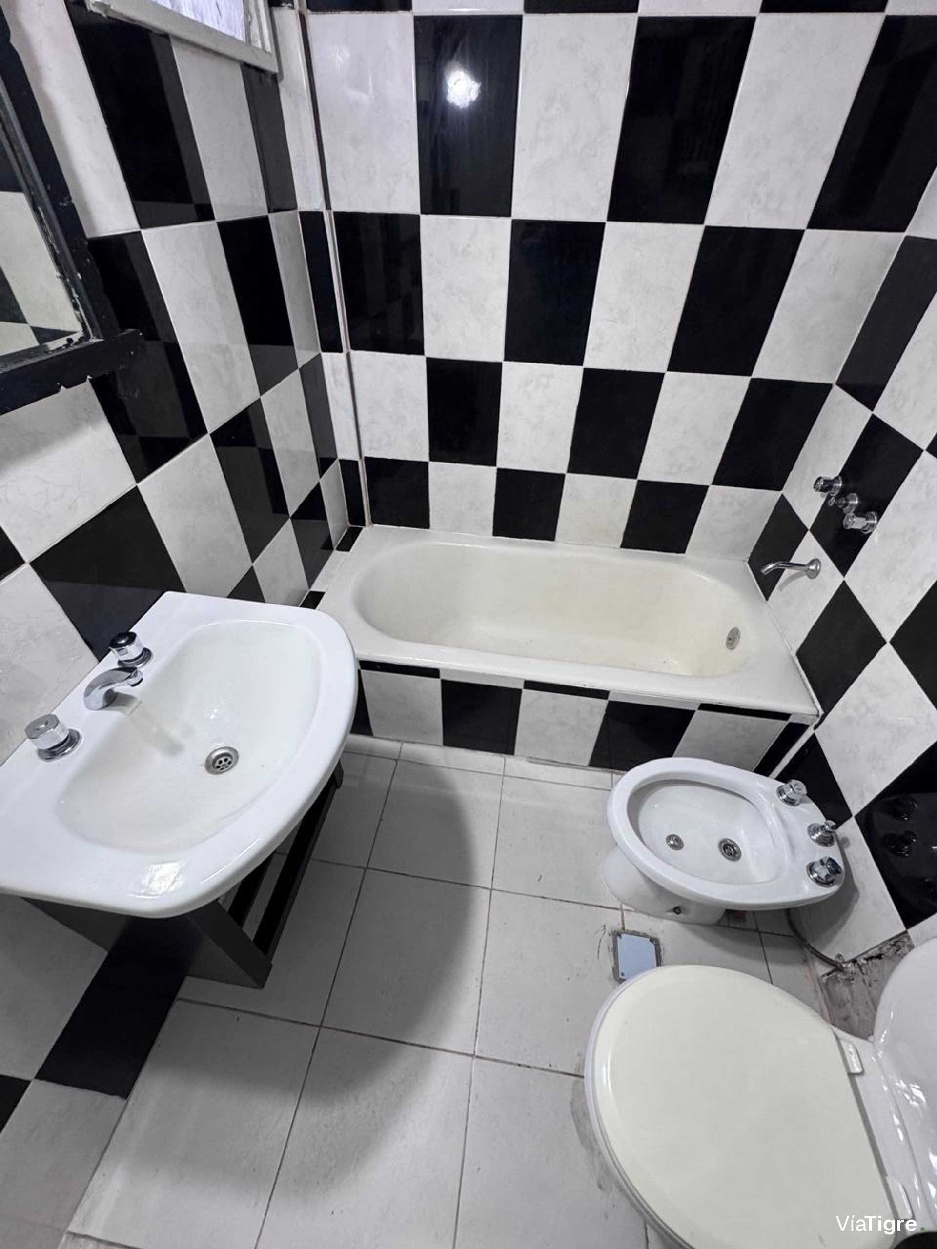 Venta Depto. 2 Amb.c/ Patio En "Olivos'