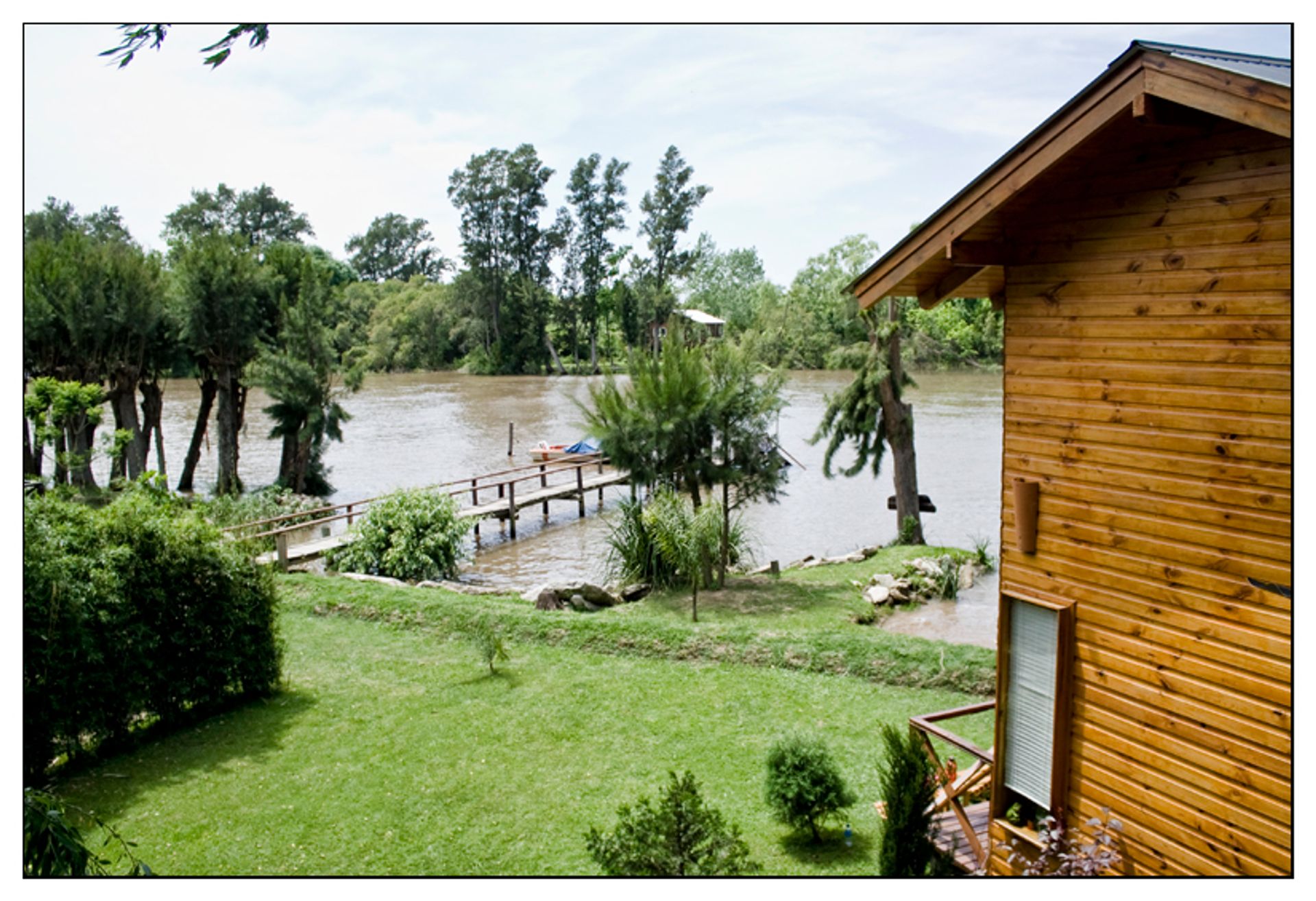Venta De Terreno Con 3 Cabañas Canal Arias Delta