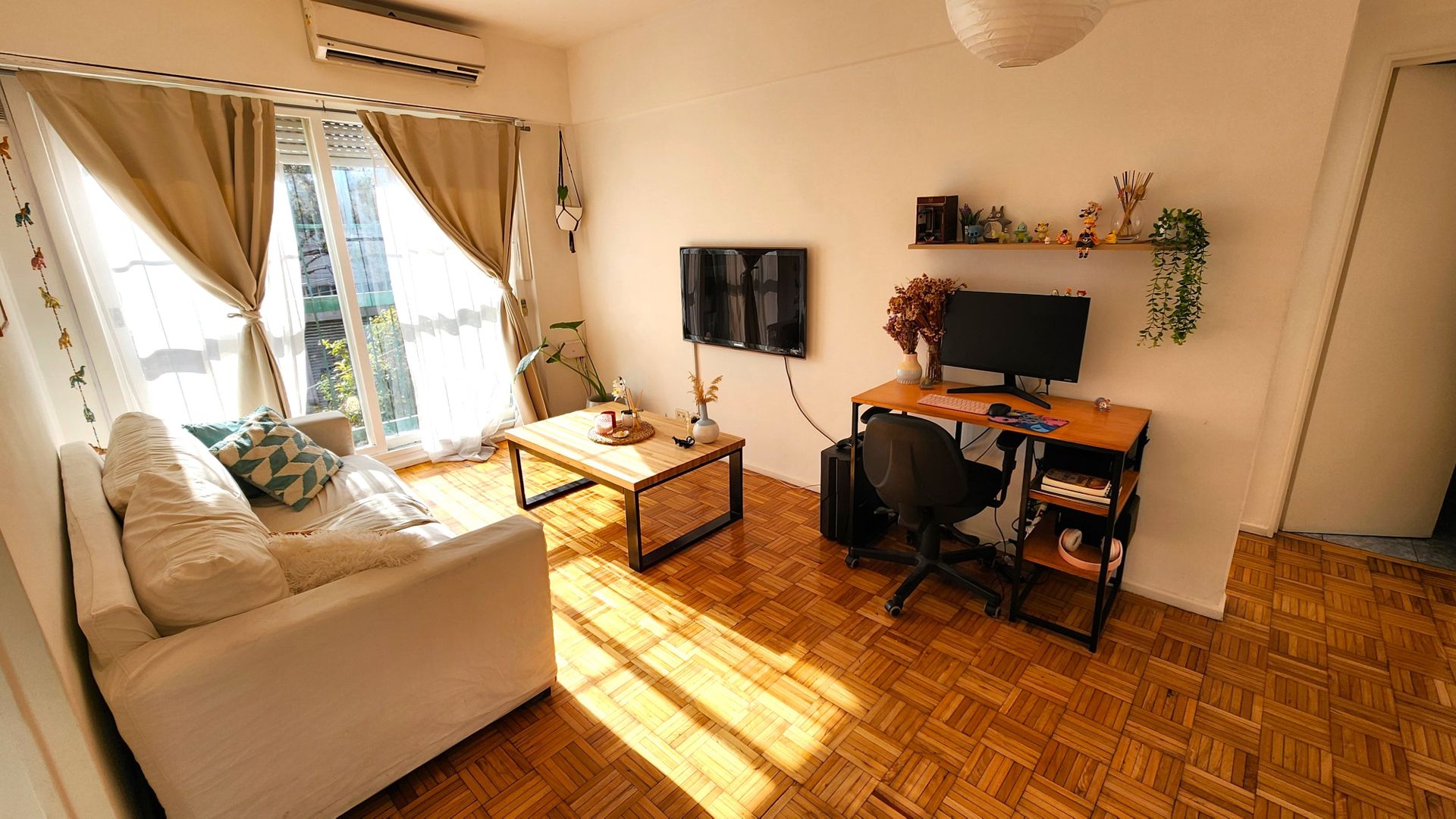 Sunny 2-room Apartment with Low Expenses, Florida
