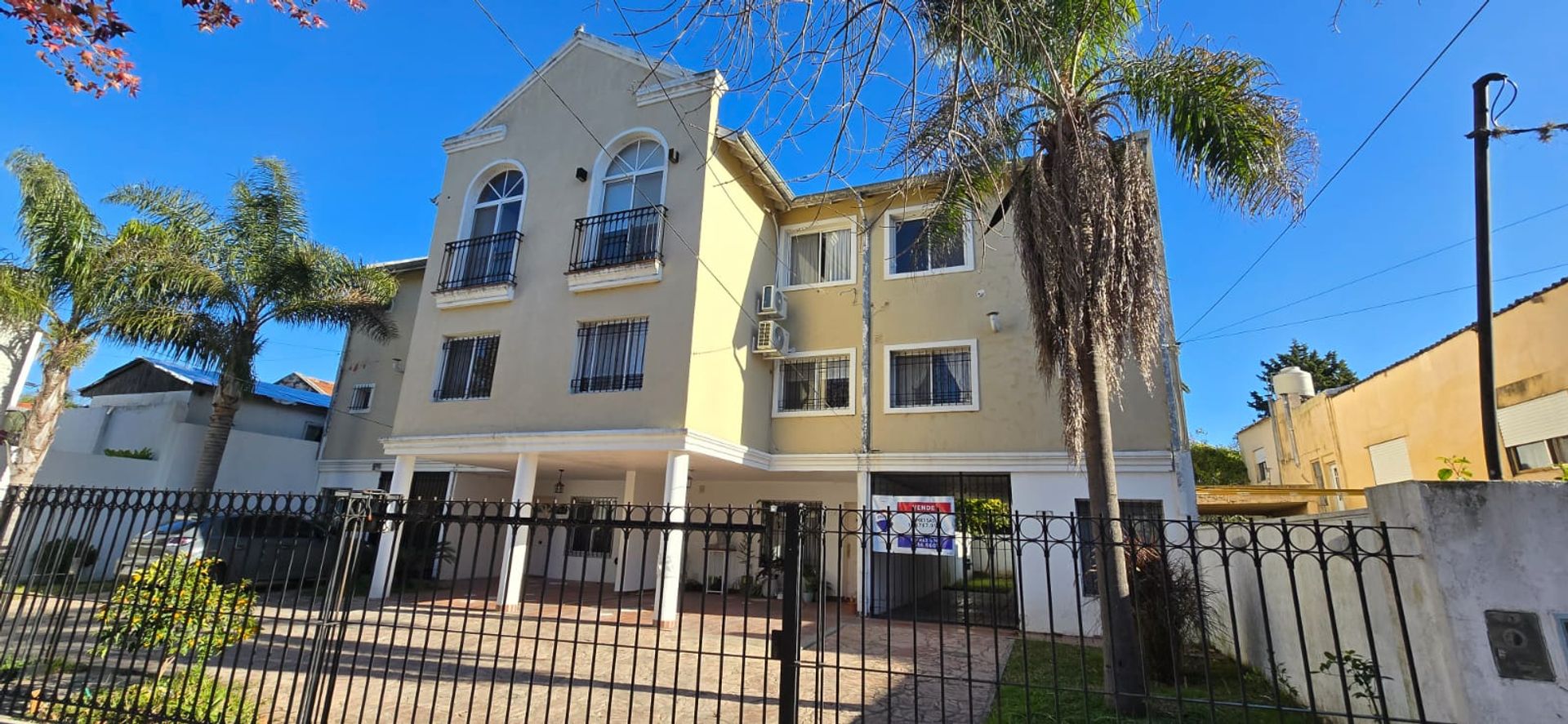Dpto 4 amb.,3 bañosTRIPLEX 200m2