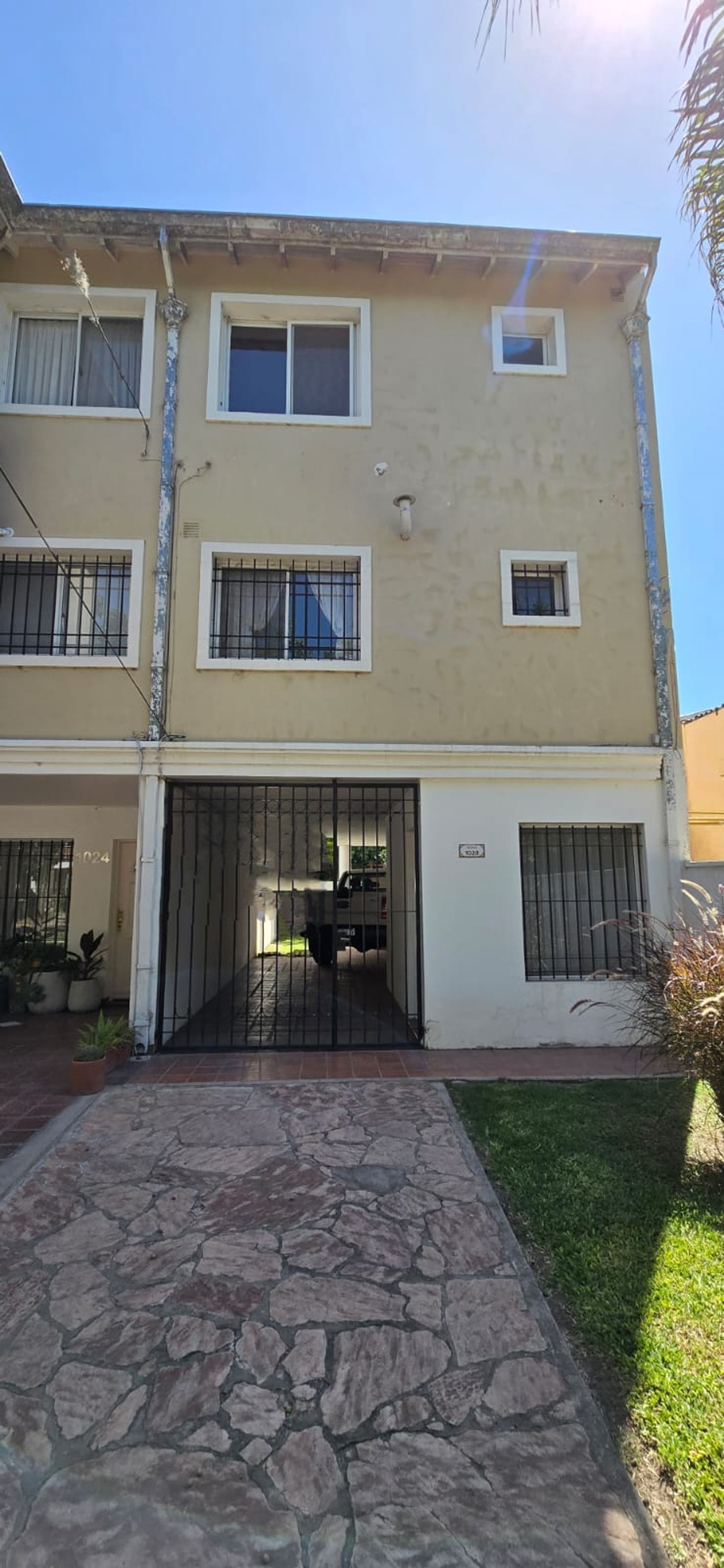 Dpto 4 amb,3 bañosTRIPLEX 200m2