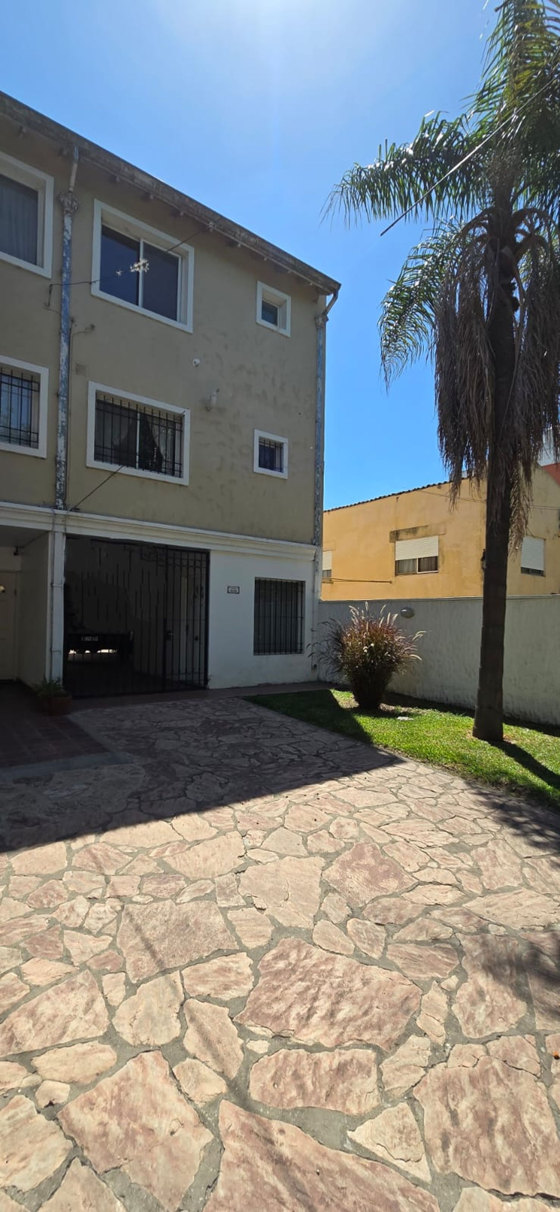 Dpto 4 amb,3 bañosTRIPLEX 200m2