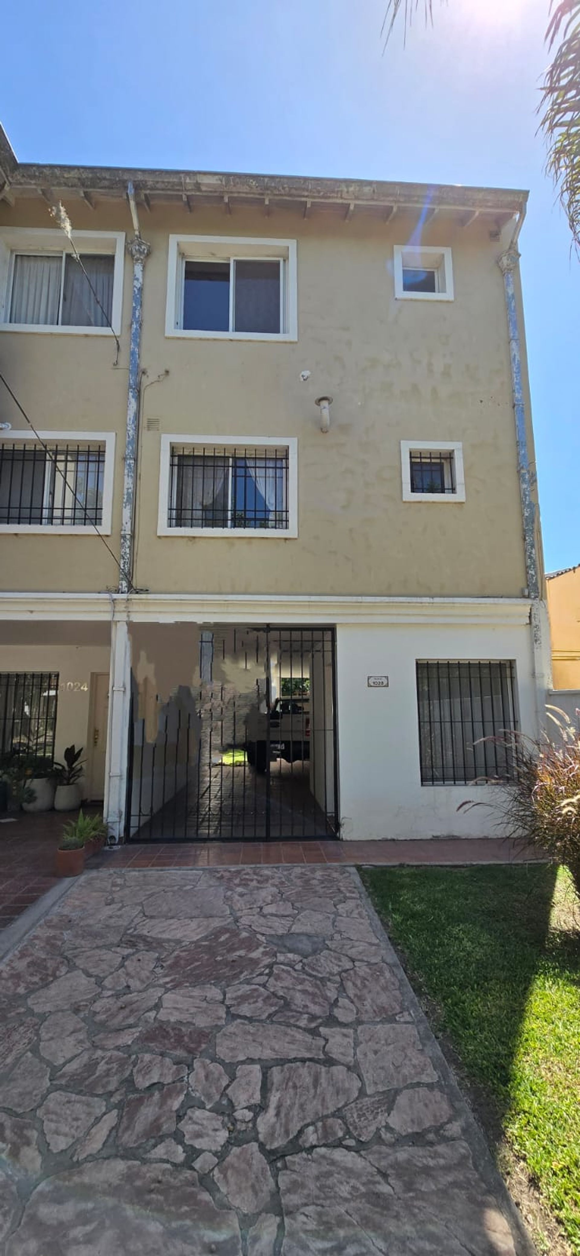 Dpto 4 amb,3 bañosTRIPLEX 200m2
