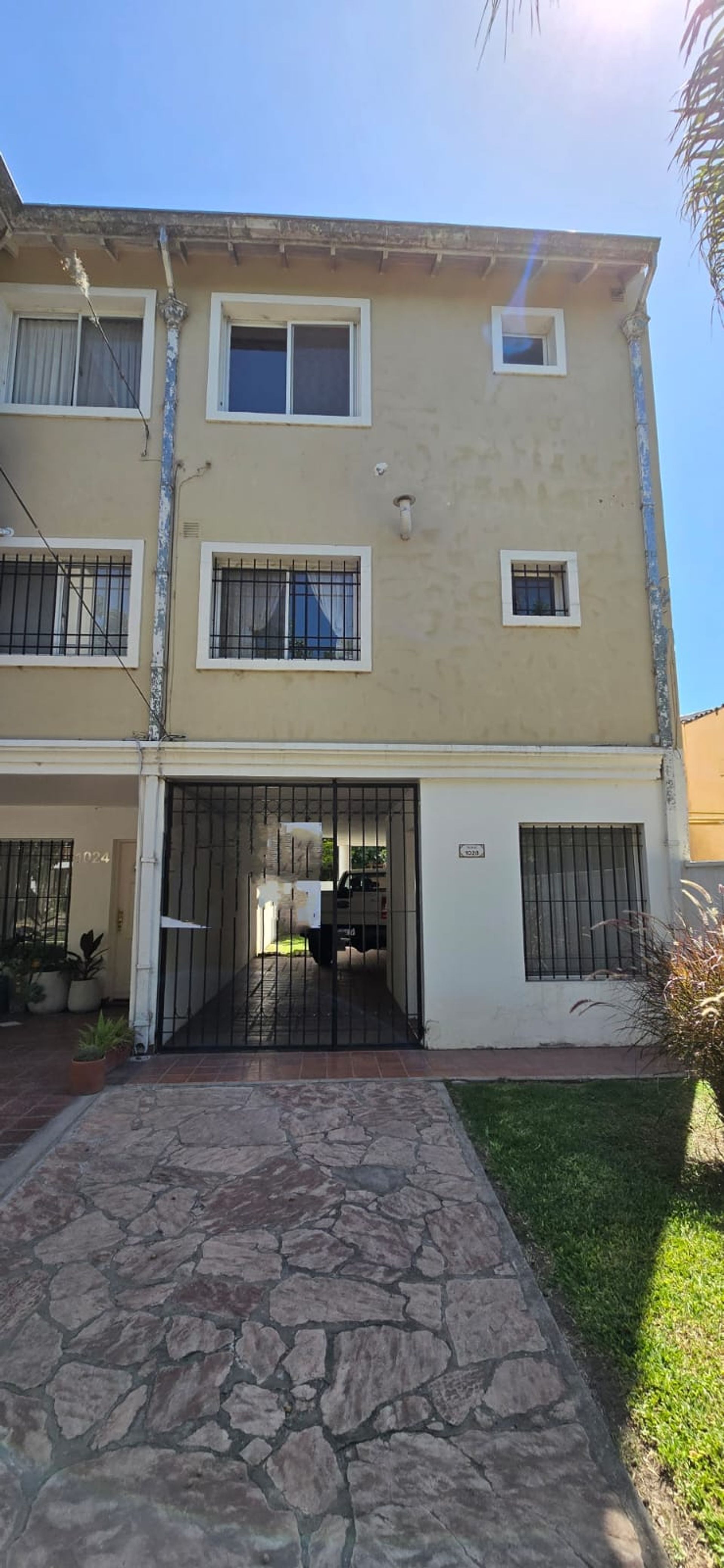 Dpto 4 amb,3 bañosTRIPLEX 200m2