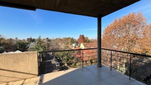 Dpto. VENTA 3 amb. 2 baños. cochera. Balcón. Vista