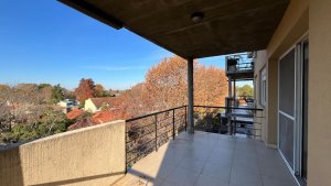Dpto. VENTA 3 amb. 2 baños. cochera. Balcón. Vista