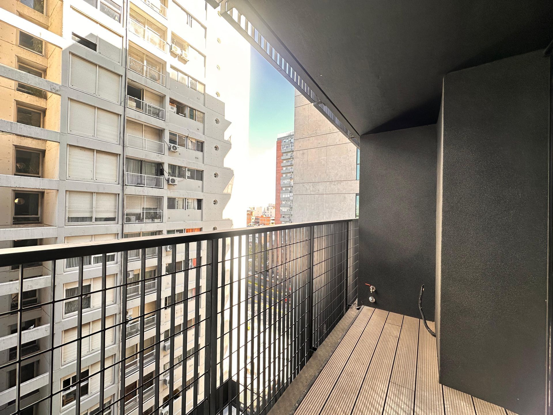 Full amenities studio rental