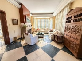 House for Sale: 6 Rooms, Pool, Vicente López