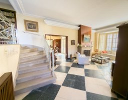 House for Sale: 6 Rooms, Pool, Vicente López