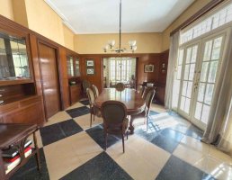 House for Sale: 6 Rooms, Pool, Vicente López