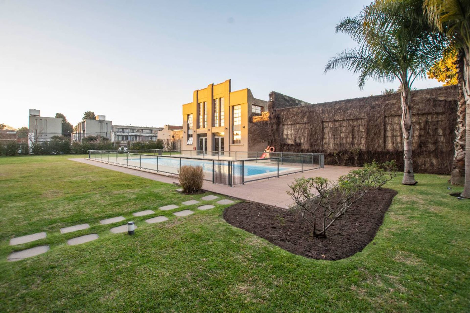 Talar 4 amb + escr, quincho, terraza y coch ap cre