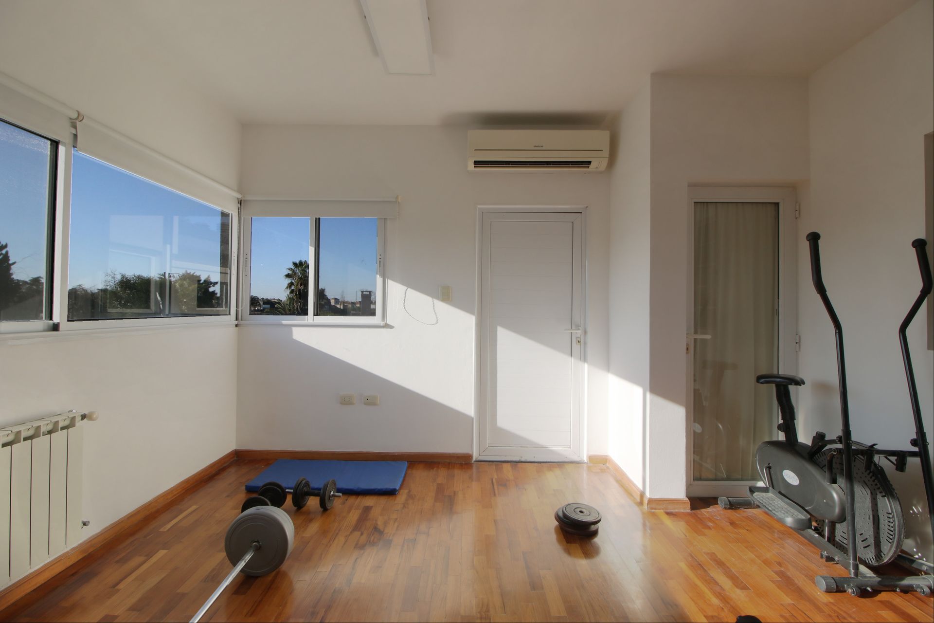 Casa 4 dormitorios + escritorio - Apto credito