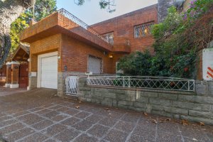 House for sale in prime Vicente Lopez area, 3 bedrooms
