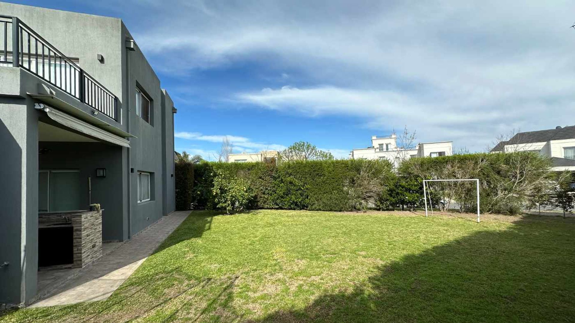 Venta Casa 6 Ambientes En Barrio San Fransisco