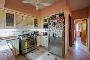 5-room house for sale in Boulogne with pool and parking.