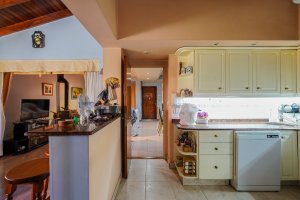 5-room house for sale in Boulogne with pool and parking.