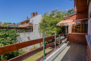 5-room house for sale in Boulogne with pool and parking.