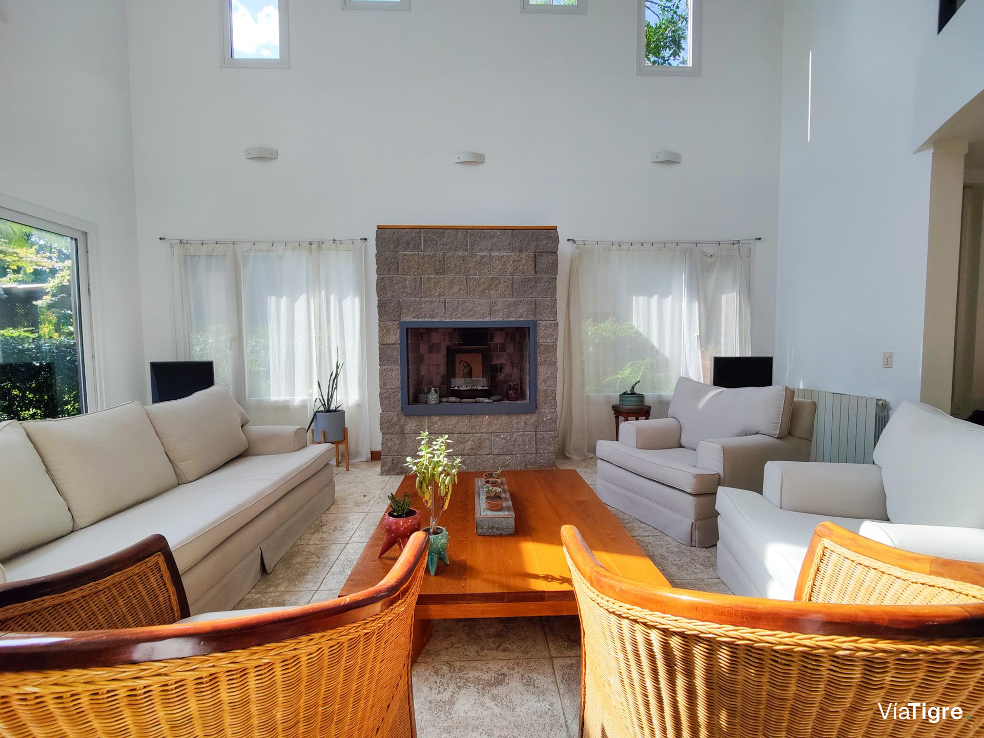 Casa En Alquiler Santa Maria De Tigre 8 Ambientes