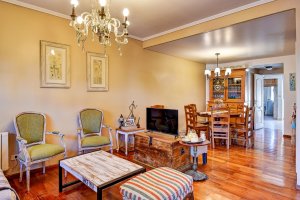 Olivos Duplex House for Sale – 5 Rooms, Pool, Garden