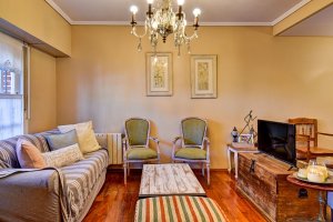 Olivos Duplex House for Sale – 5 Rooms, Pool, Garden