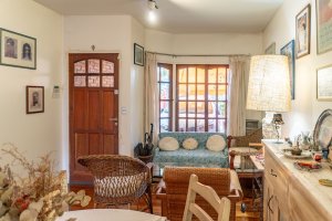 Venta casa triplex. 5 Amb. Coch. Playroom. Olivos