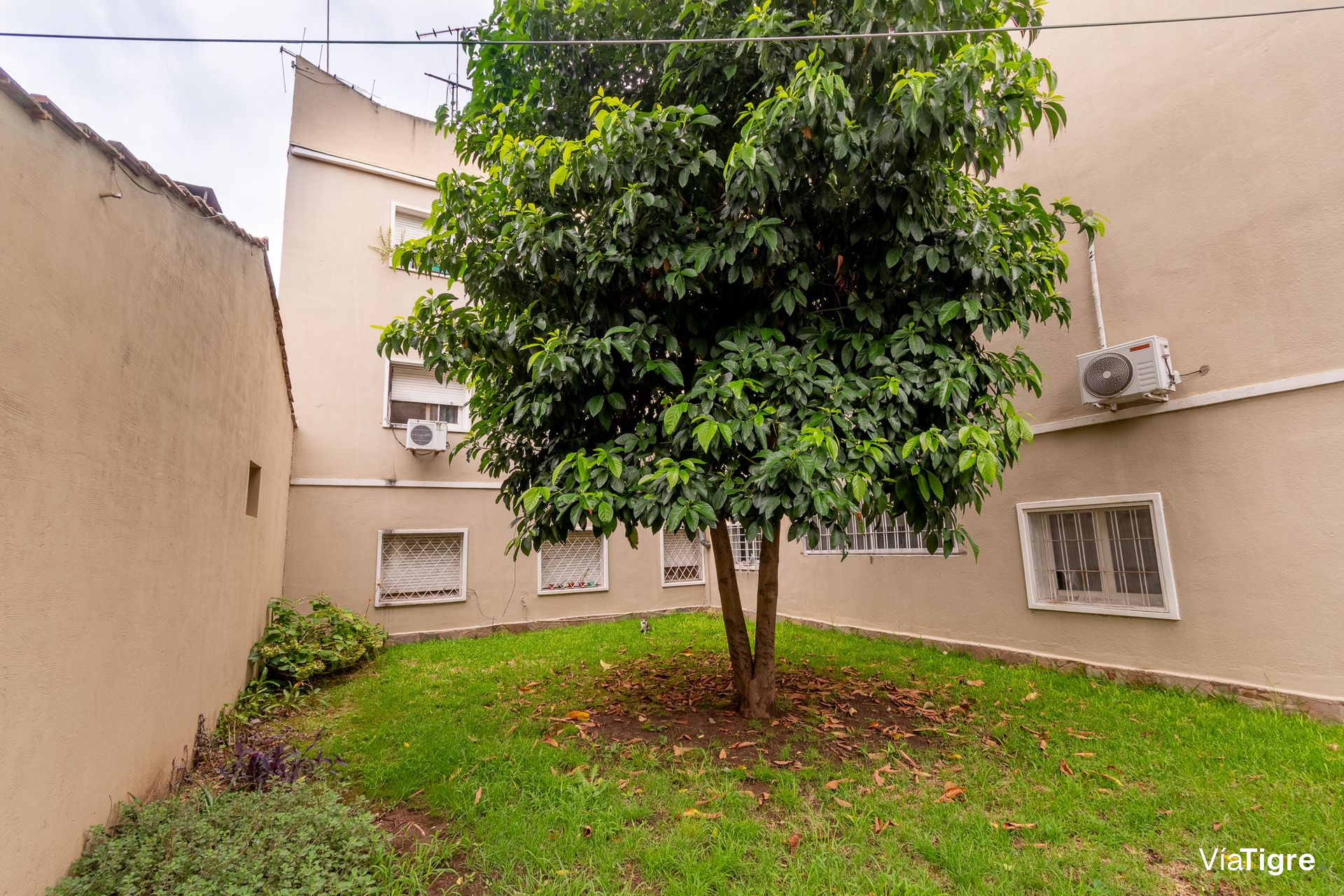 Venta- 3 Ambientes- Pb - Patio Compartido- Olivos