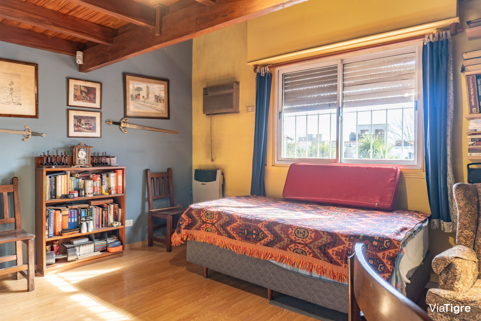 VENTA Casa 4 AMBIENTES con Jardin y cochera OLIVOS
