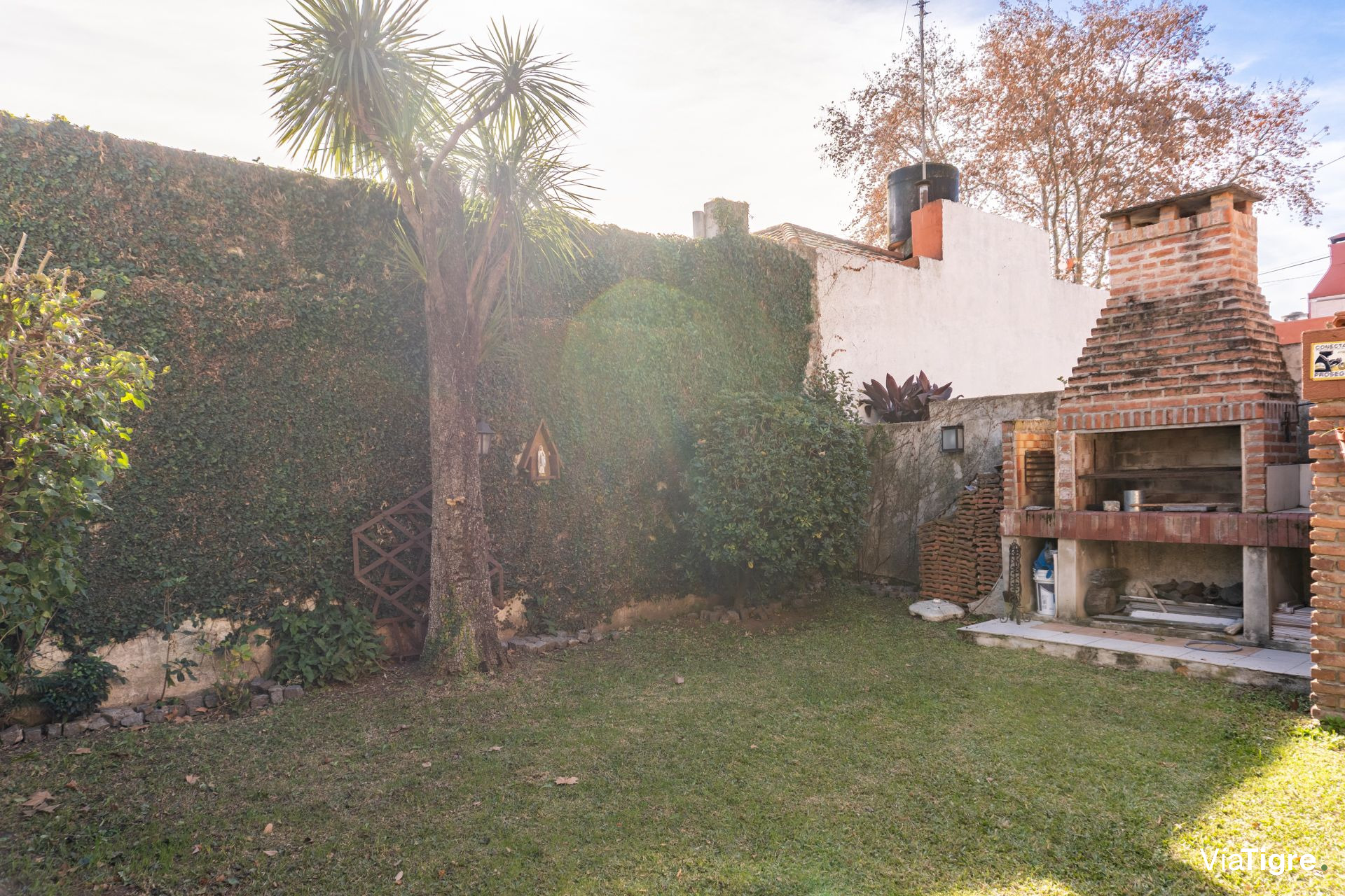 VENTA Casa 4 AMBIENTES con Jardin y cochera OLIVOS