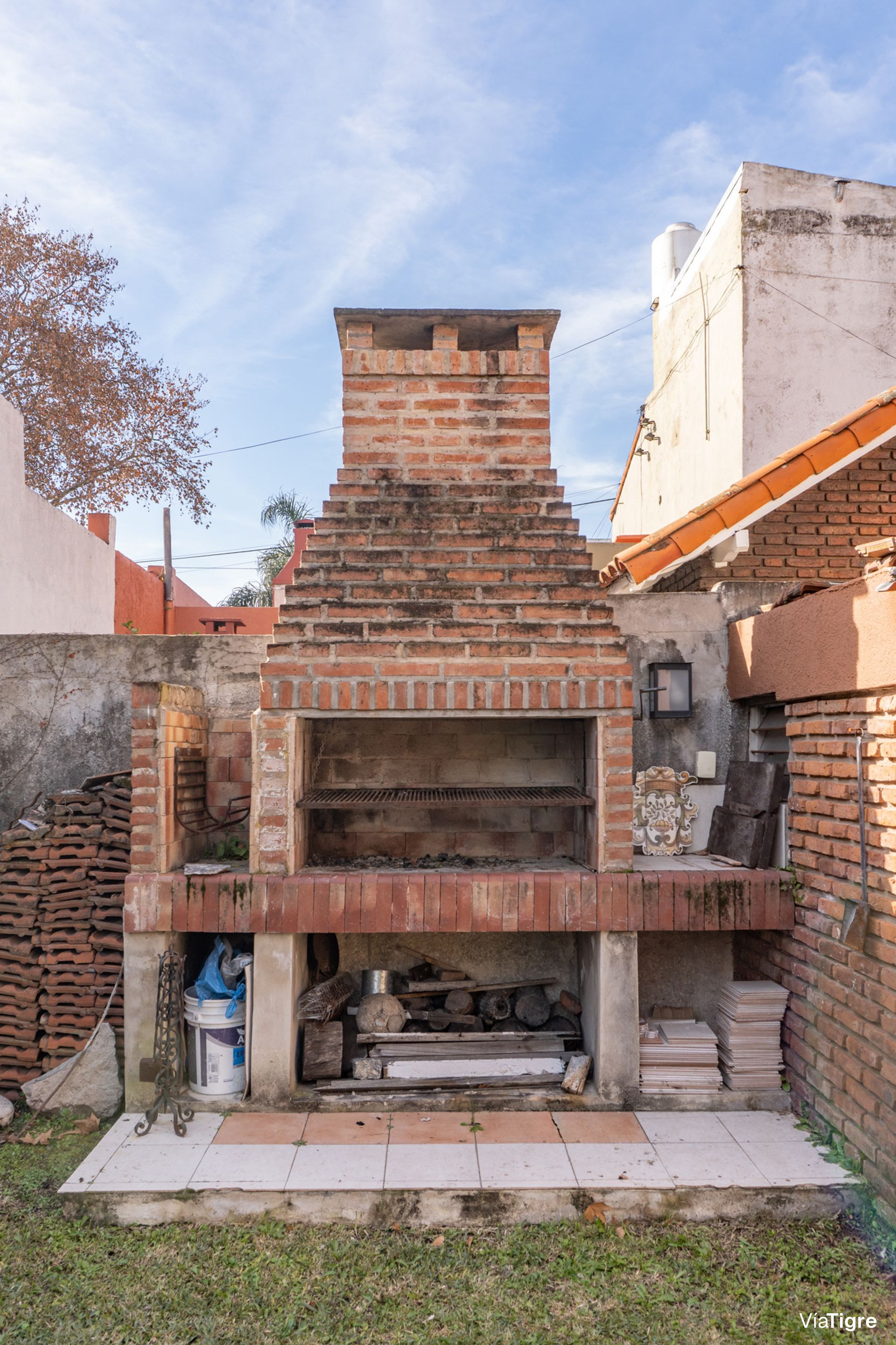 VENTA Casa 4 AMBIENTES con Jardin y cochera OLIVOS