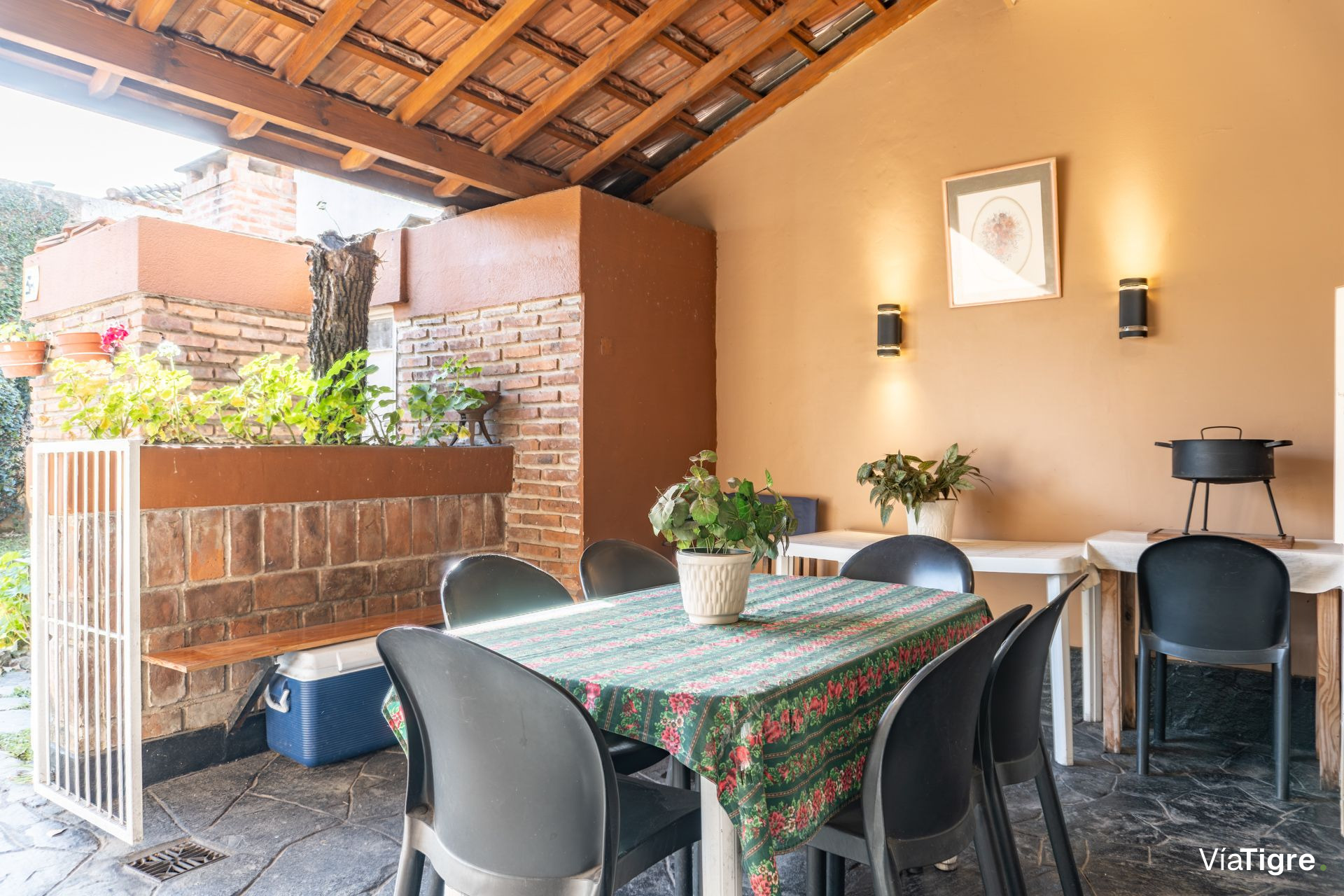 VENTA Casa 4 AMBIENTES con Jardin y cochera OLIVOS