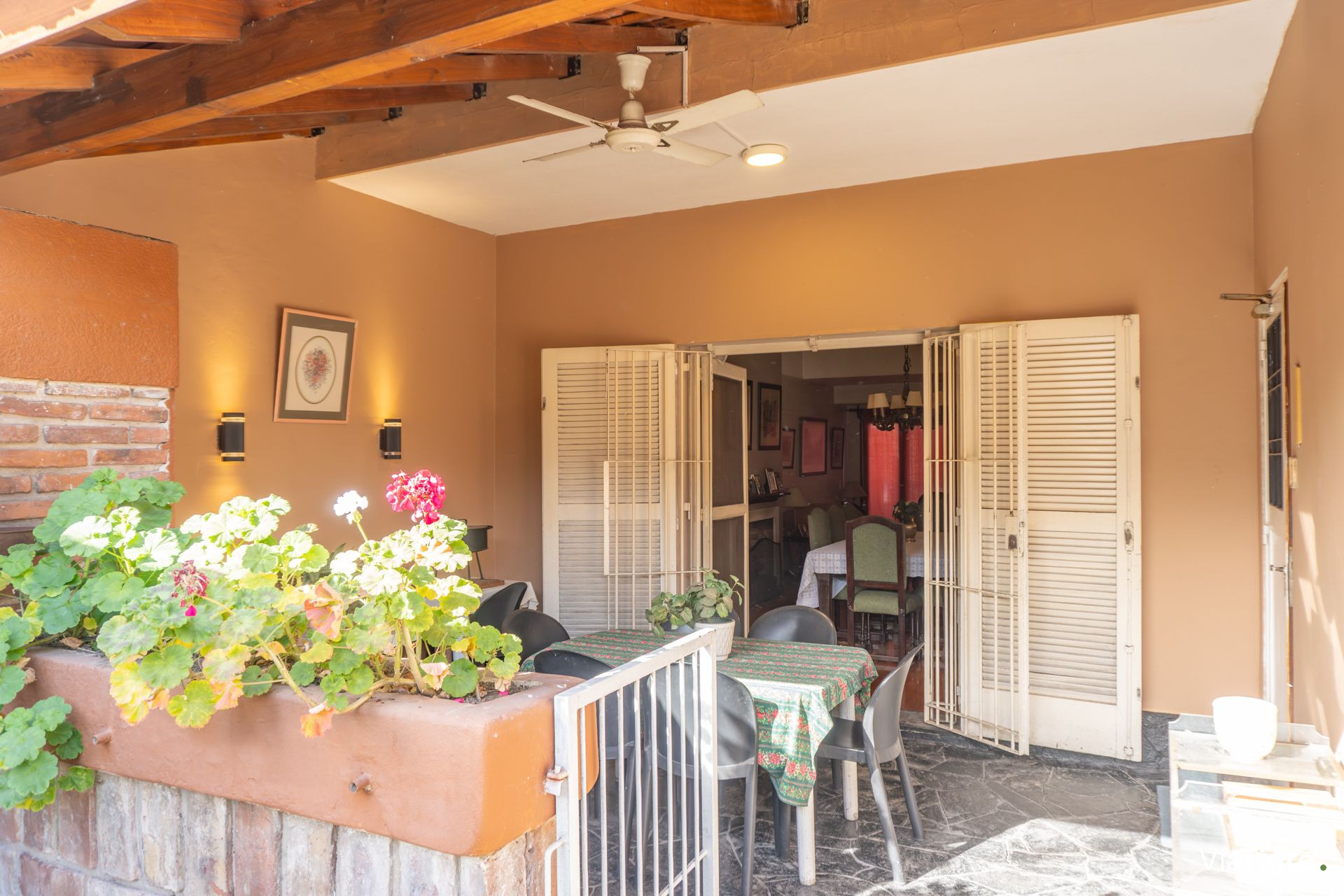 VENTA Casa 4 AMBIENTES con Jardin y cochera OLIVOS