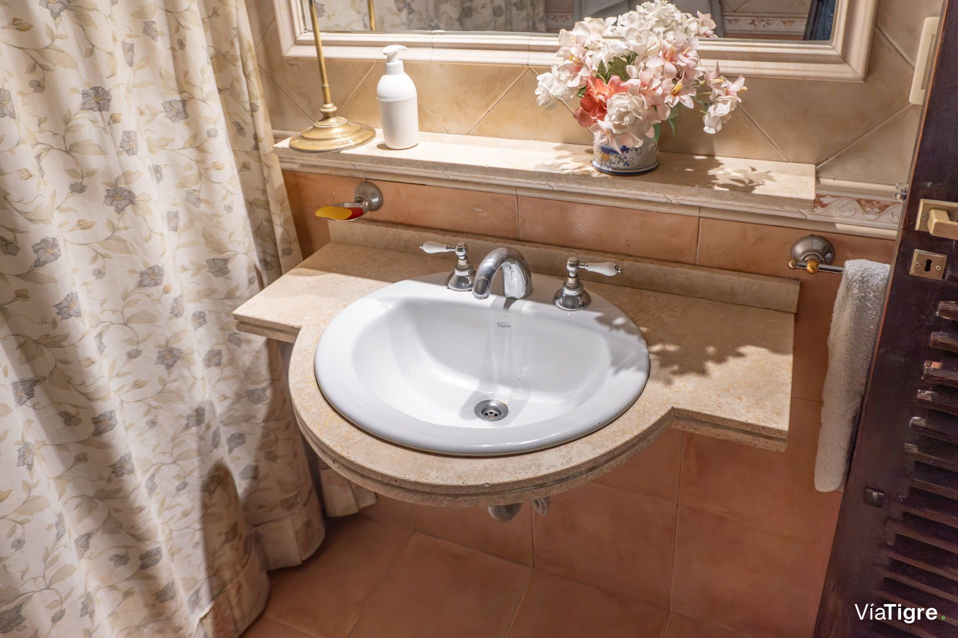 VENTA Casa 4 AMBIENTES con Jardin y cochera OLIVOS