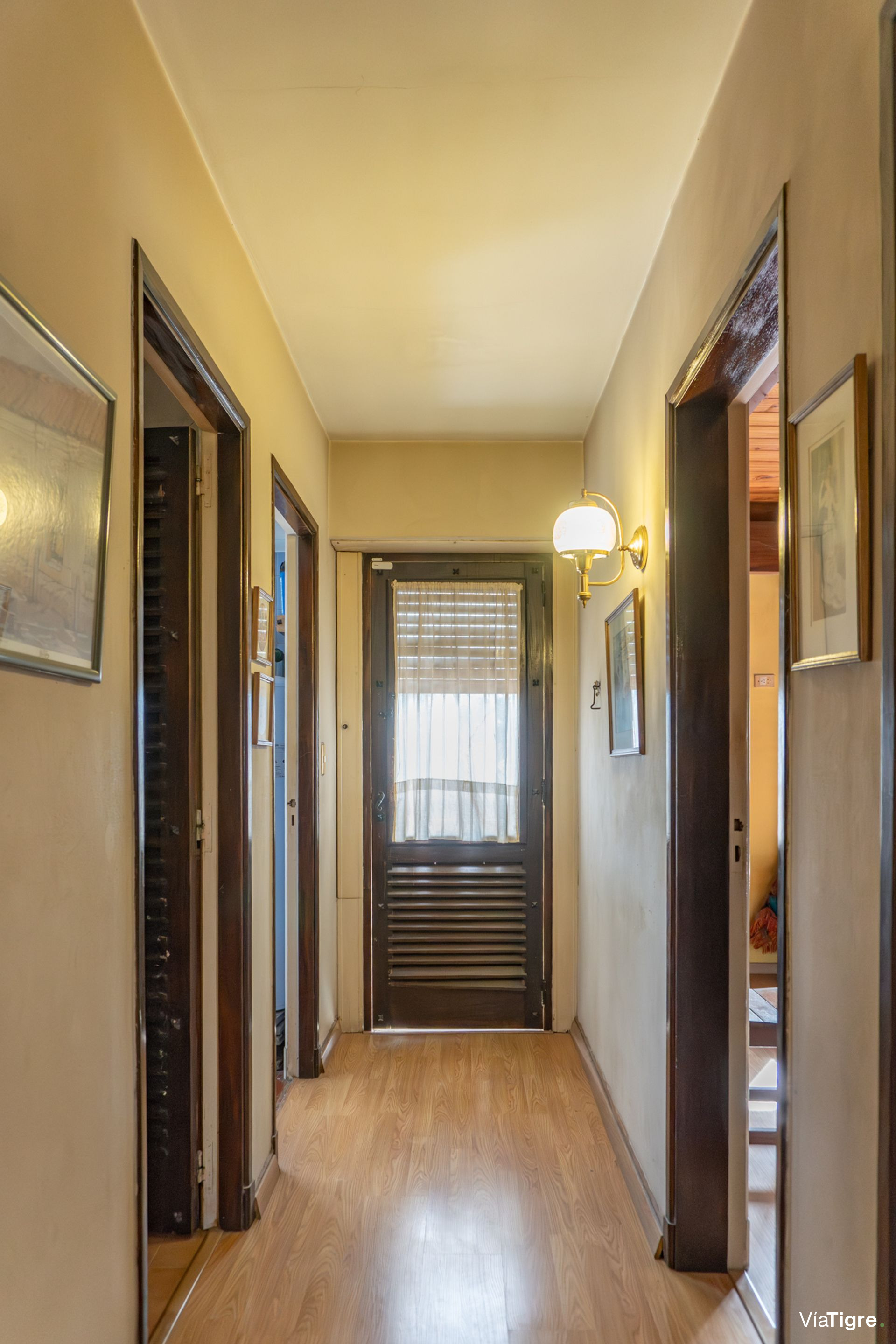 VENTA Casa 4 AMBIENTES con Jardin y cochera OLIVOS