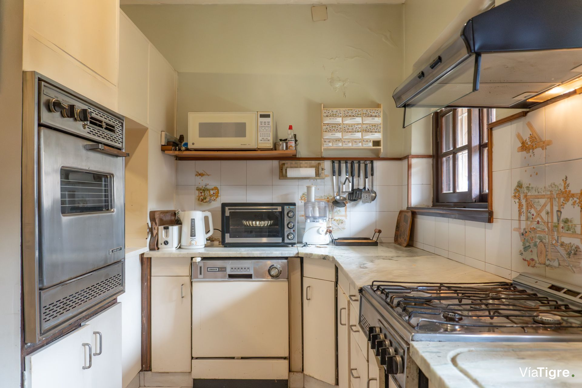 VENTA Casa 4 AMBIENTES con Jardin y cochera OLIVOS