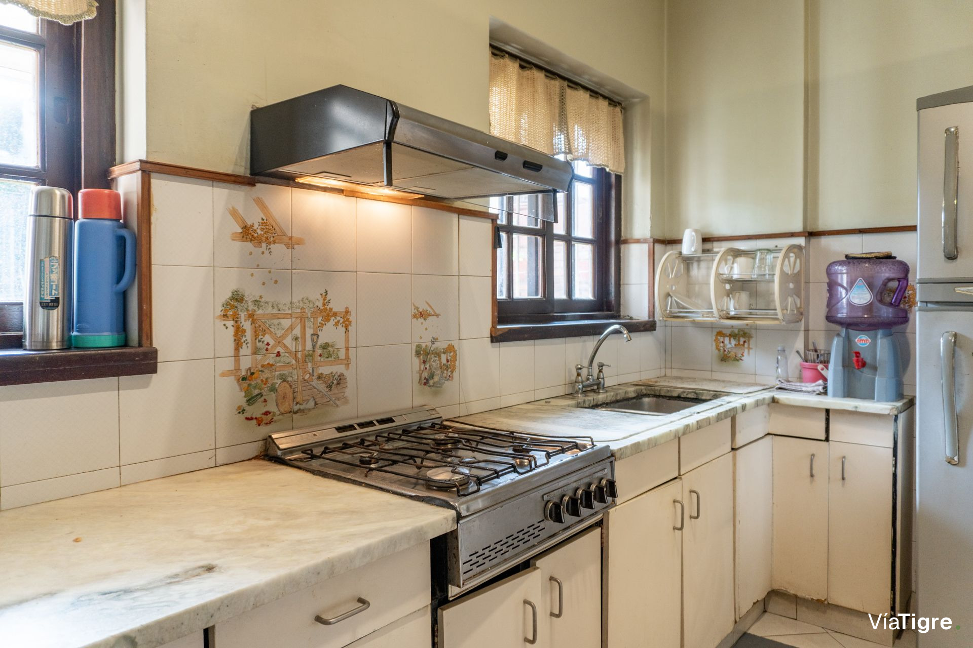 VENTA Casa 4 AMBIENTES con Jardin y cochera OLIVOS