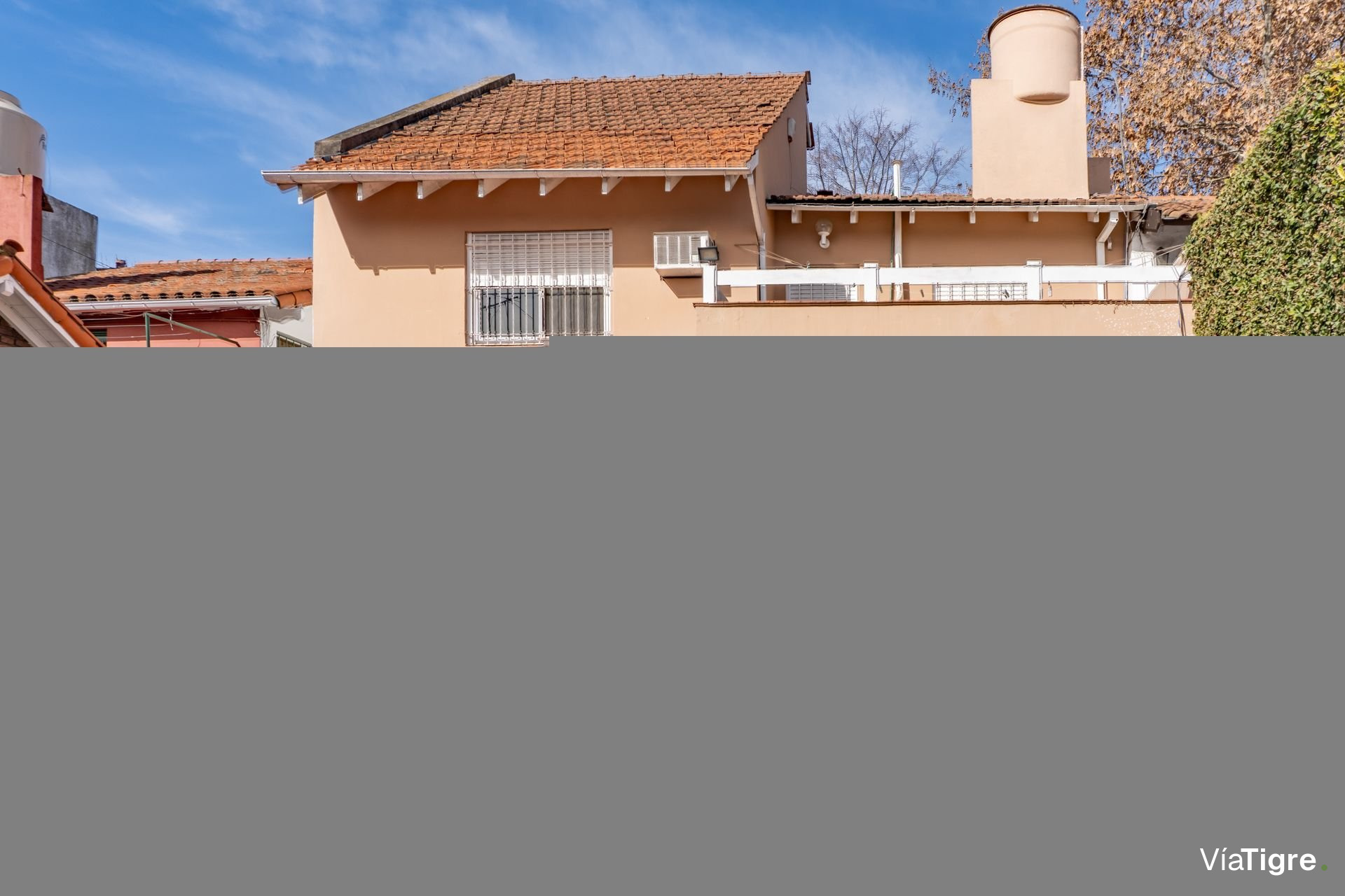 VENTA Casa 4 AMBIENTES con Jardin y cochera OLIVOS