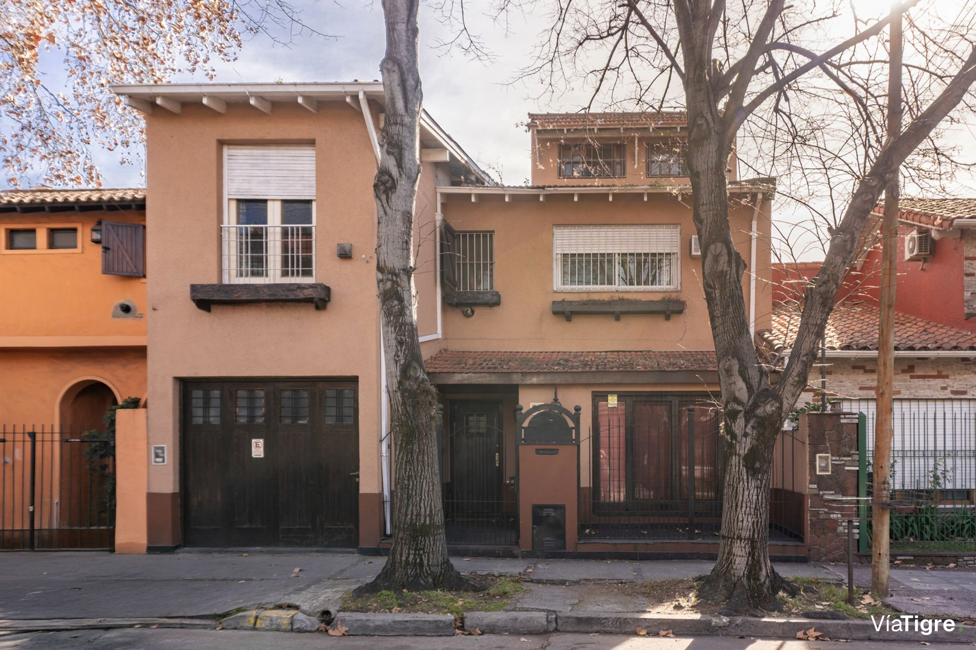 VENTA Casa 4 AMBIENTES con Jardin y cochera OLIVOS