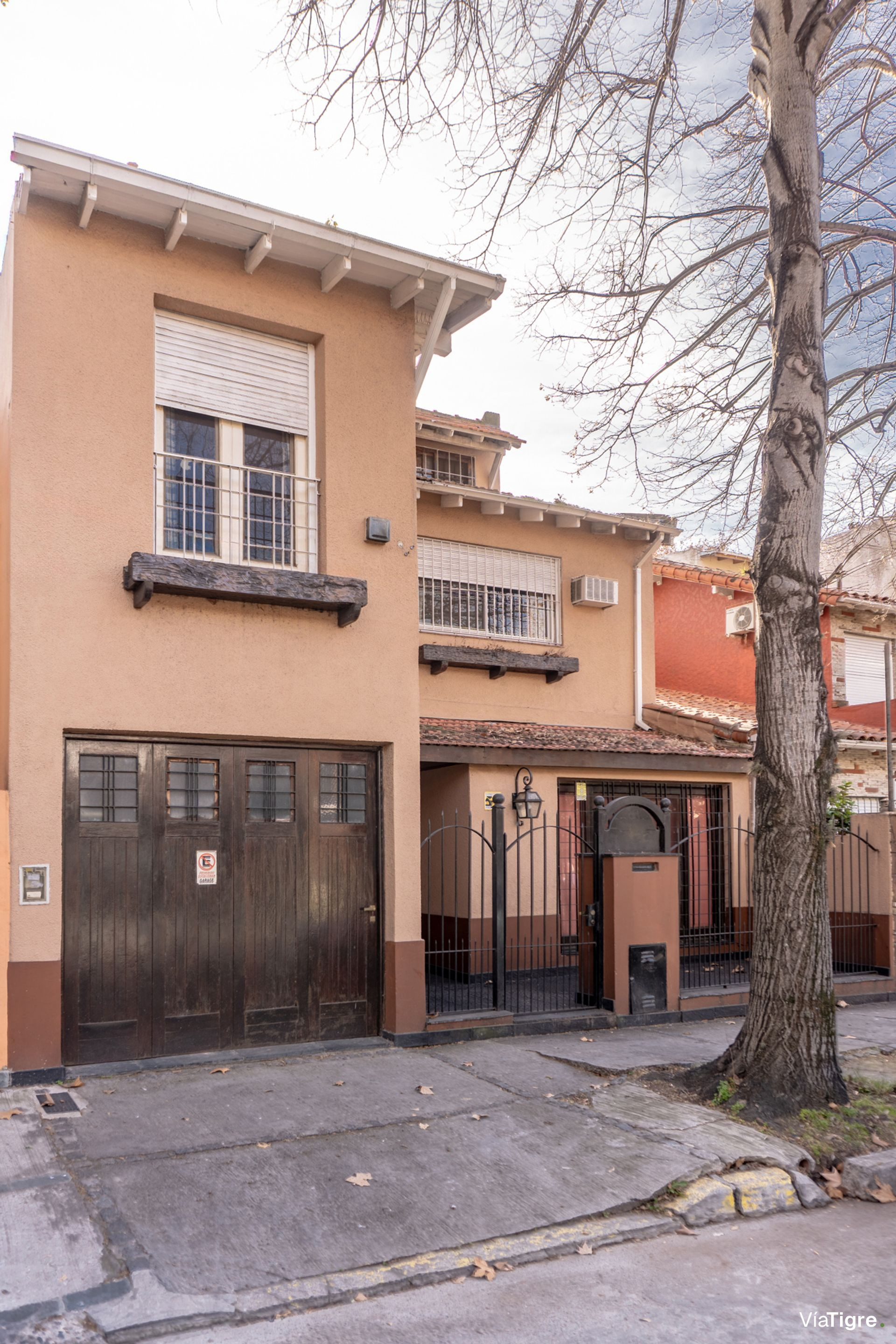 VENTA Casa 4 AMBIENTES con Jardin y cochera OLIVOS