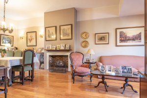 VENTA Casa 4 AMBIENTES con Jardin y cochera