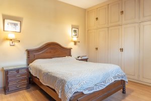 VENTA Casa 4 AMBIENTES con Jardin y cochera